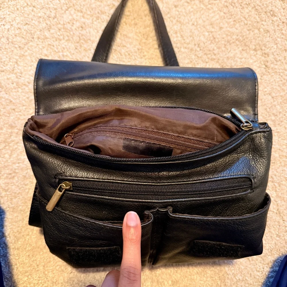 BLACK PEBBLED LEATHER CROSSBODY PURSE 🖤 - Picture 5 of 6